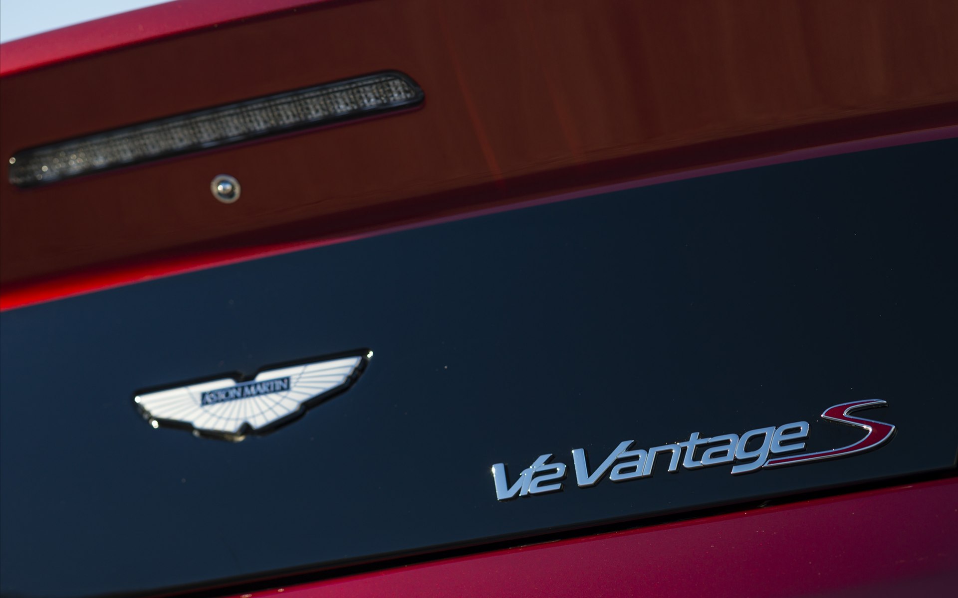 Aston Martin V12 Vantage S 2014